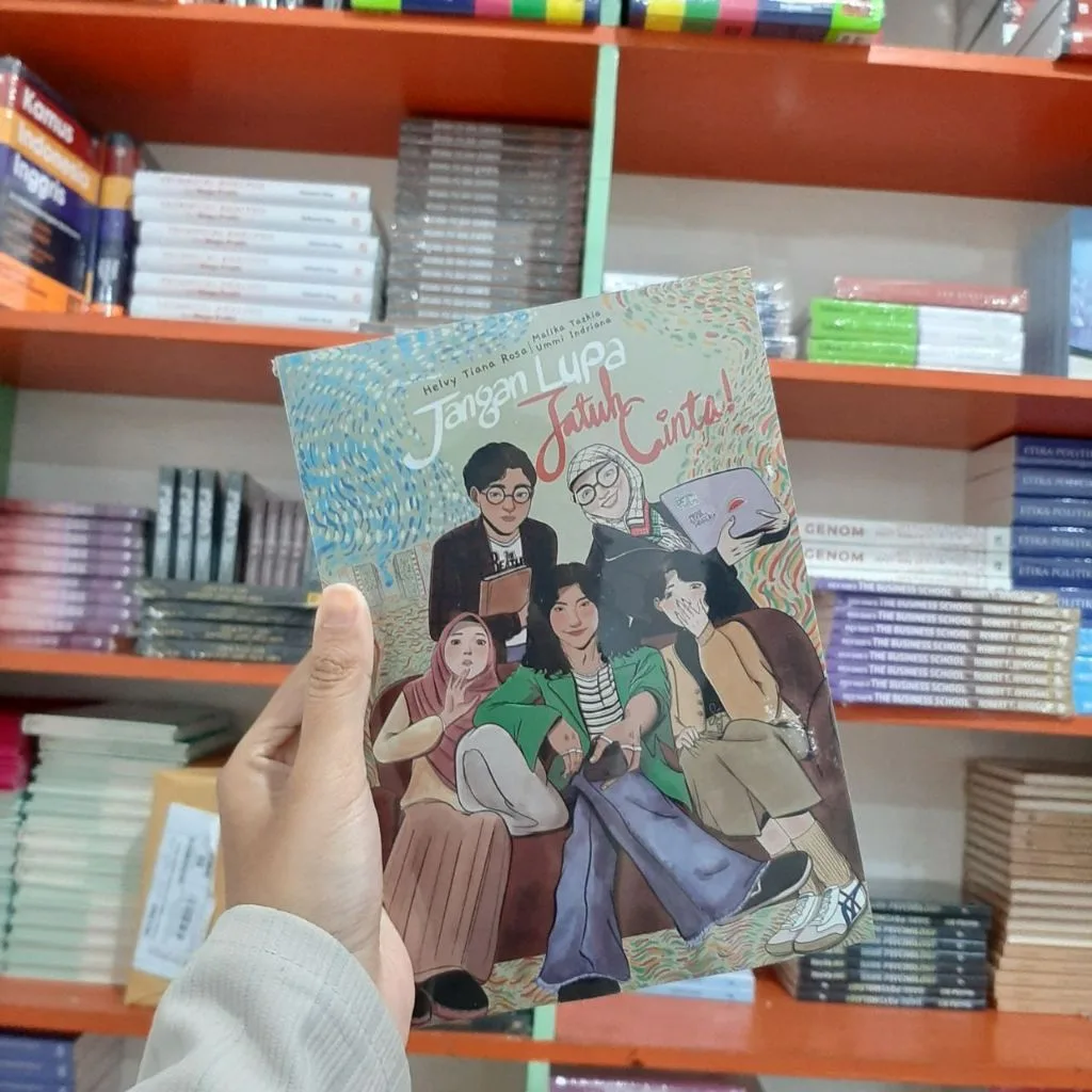 Jangan Lupa Jatuh Cinta - Helvy Tiana Rosa