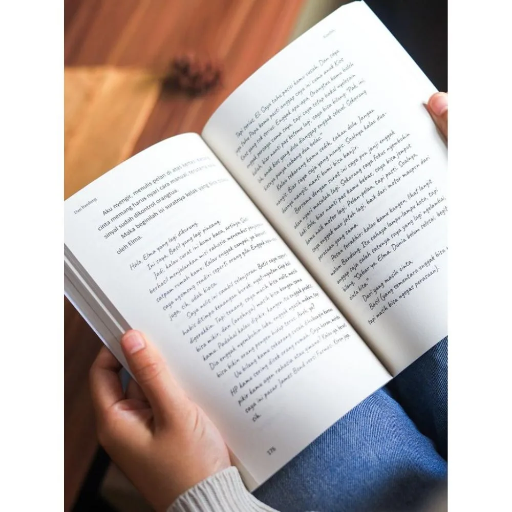 Novel Dan Bandung - Pidi Baiq